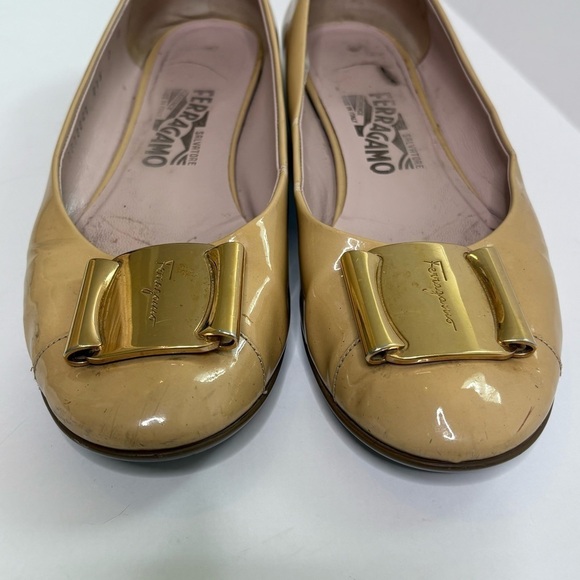 Salvatore Ferragamo Gold Flats with Bow - Picture 2 of 9